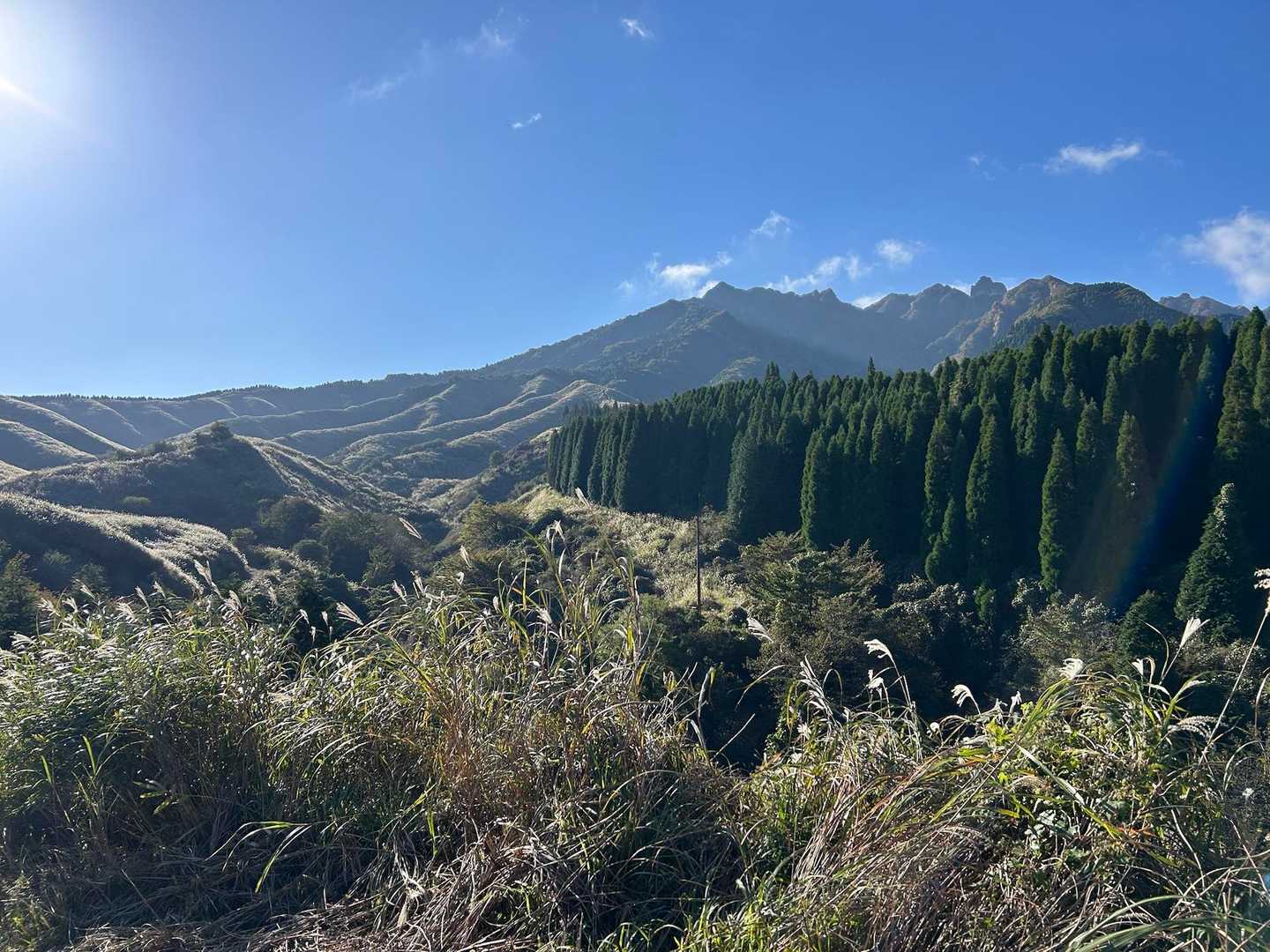 根子岳東峰往復 | ギザギザ形の山を目指して。登り切った先の絶景への写真