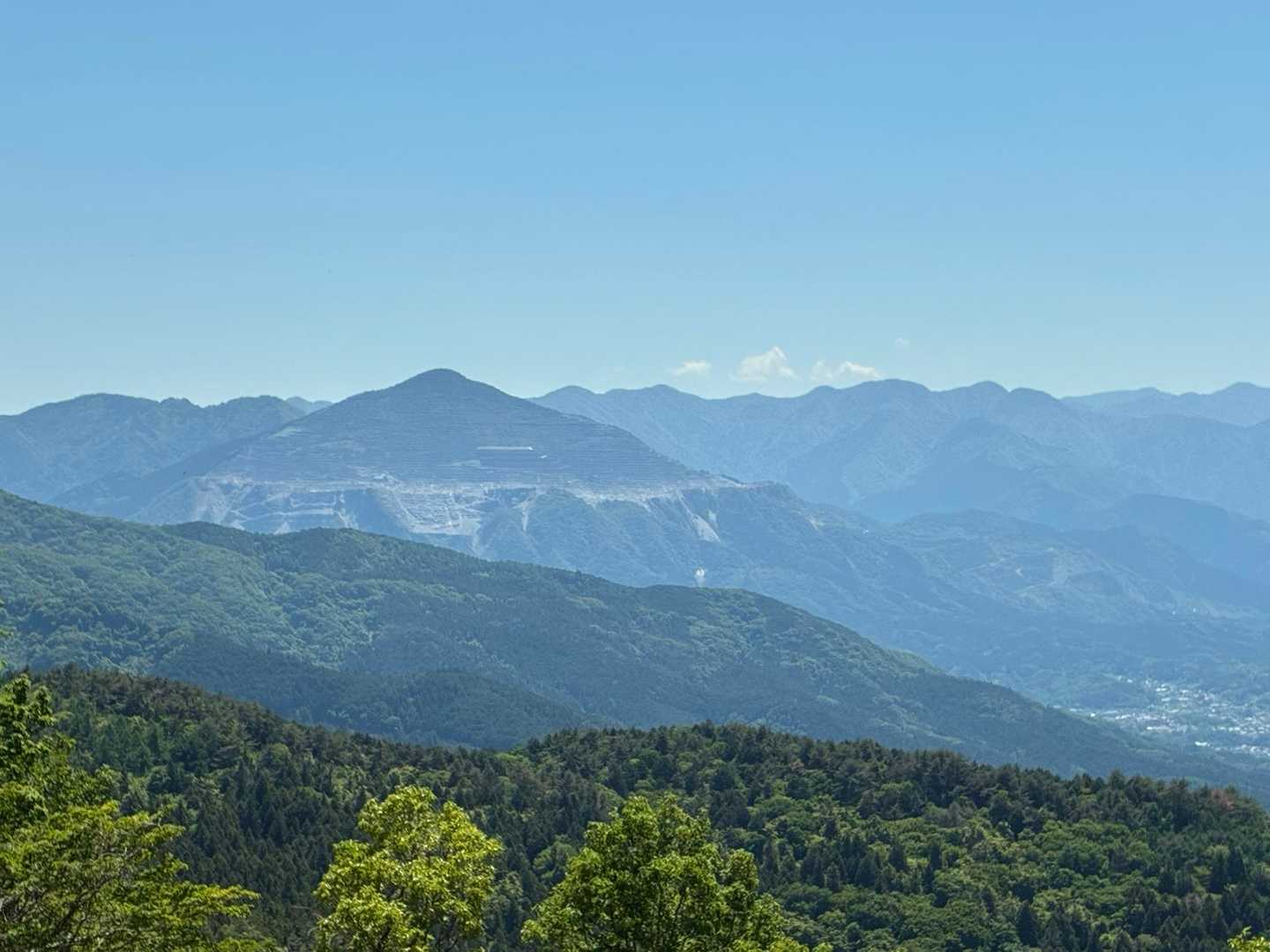 武甲山
タイムスリップして掘削前の山容観たい