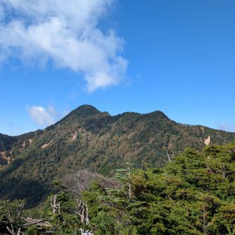 目指す女峰山！まだまだ距離がありそうです😭