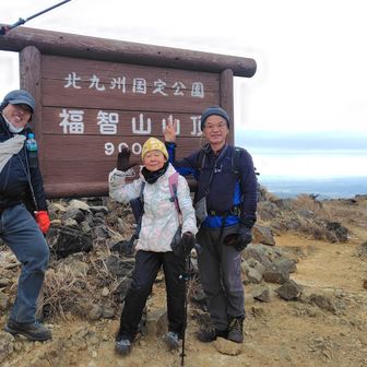 山頂は寒かった