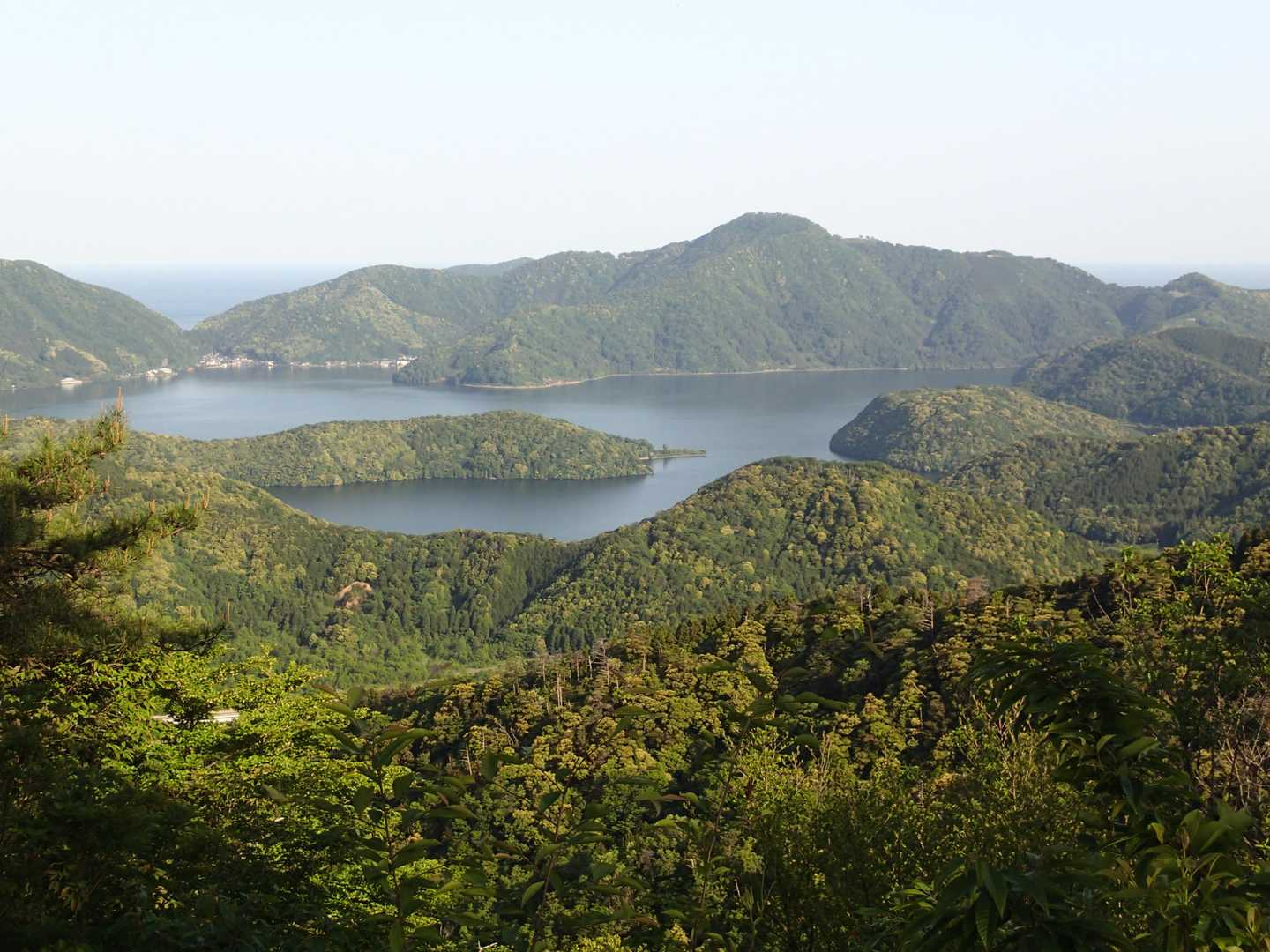第２展望台からは
三方五湖がきれいに
梅丈岳が見えます