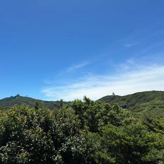左はさっきまで居た脊振山山頂です⛰️