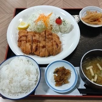 小梨平食堂で山賊焼き定食