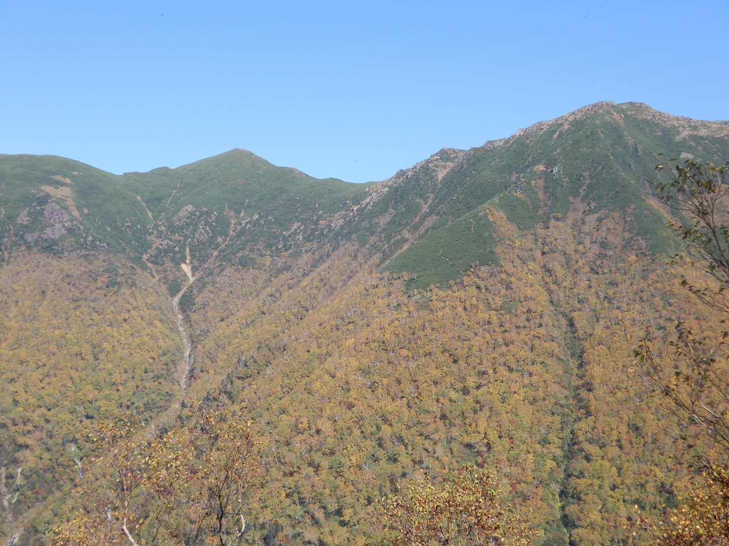 小屋について荷物をデポして幌尻岳へ
