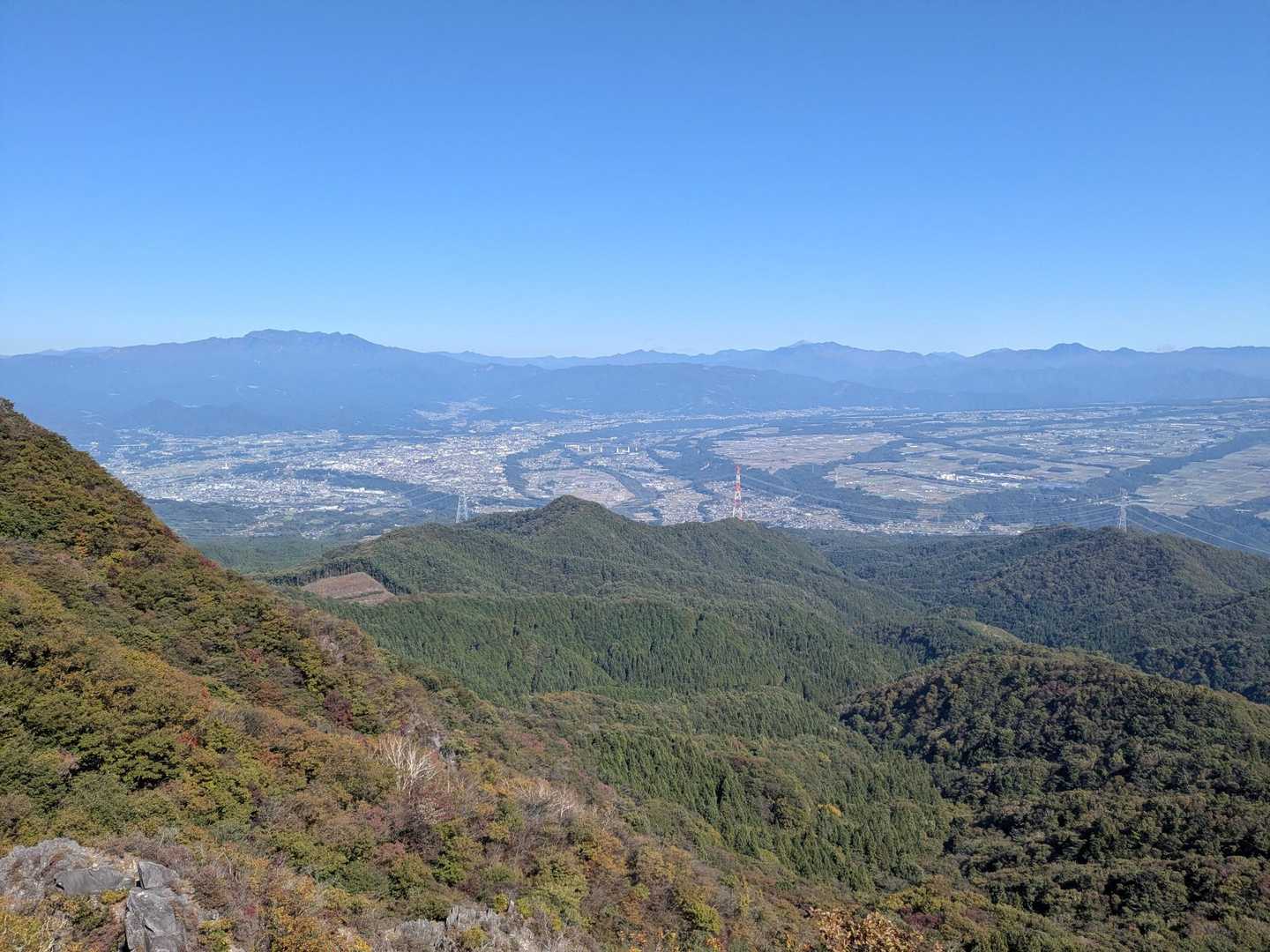 利根沼田望郷ラインのあたりですね
左が武尊山で、右のほうが日光白根山ですかね