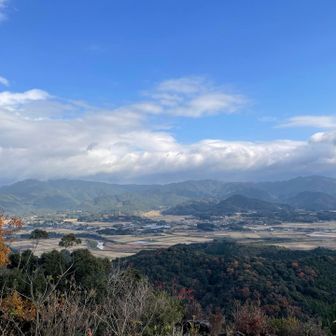 あっち側の山にも行きたいけど、
そして、
YAMAPにピーク申請したいけど、
行けてない💦
