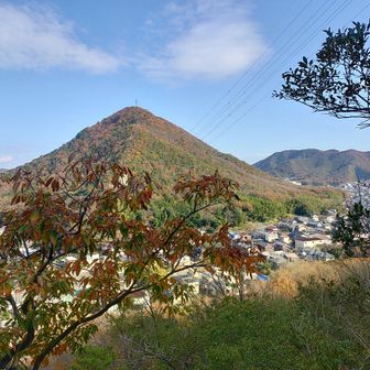 次に登るキレイな▲お山
舟伏山
アップダウン半端ない
山の脚は山でつくる