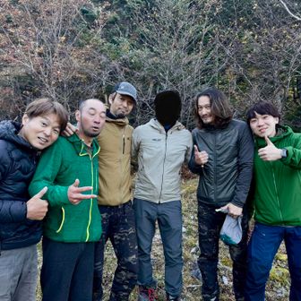 撮影してくれた女性が、コッチの方が山がバックで・・と言いかけたら「ええねん俺が主役なんやからそやろ？」とYouTube通りの藤本節炸裂で痺れる