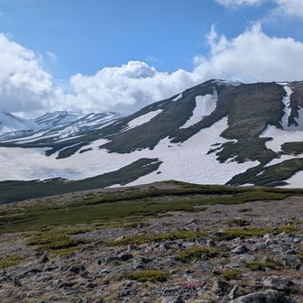 旭岳方面からガスが湧いてくる。