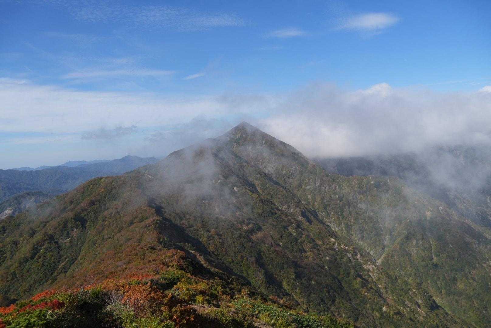 粟畑の手前でしばし写真休憩