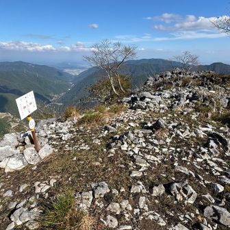 大禿山　山頂　岩多し！