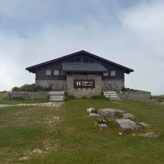 山頂のトイレ