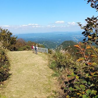 中継所跡地。こちらは魚沼方面の山々がよく見えます。