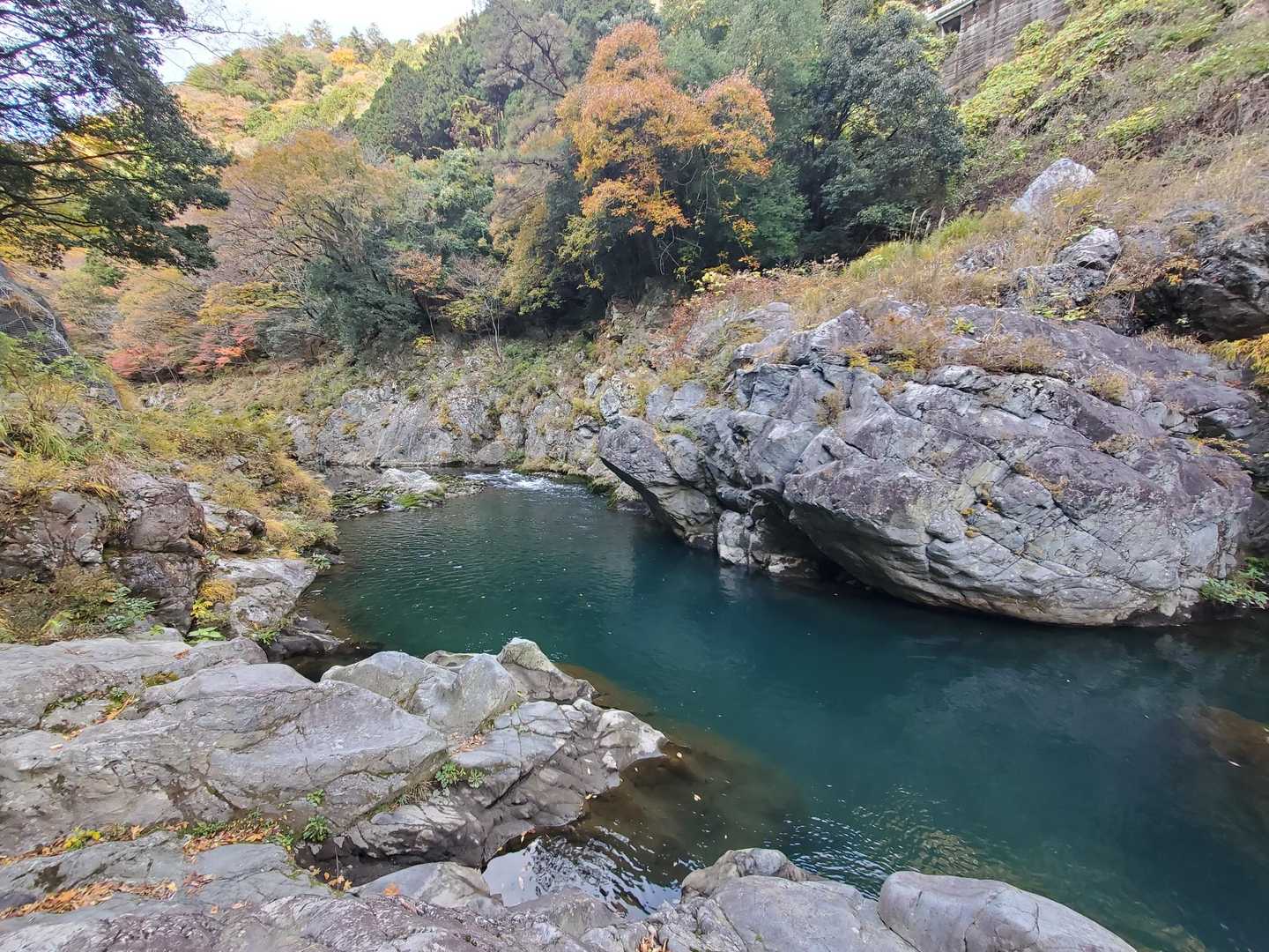 溪谷沿いに遊歩道