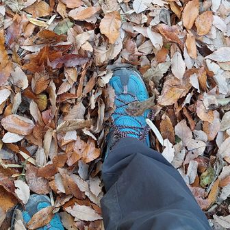 2013年から履いてるコロンビアのハイキングシューズ。西穂高の独標を家族皆で登った時から履いてるが、年1回位しか履いてこなかったのでここまでもった。
ここ2~3年は頻繁に履いたおかげで一気にソールがダメに。グリップ力が全く無いので今日で履き納め。長い間文字通り私を支えてくれておおきにでした(^^)/