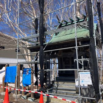中腹駅とうちゃーく

あーー　神社⛩️も改修するんですね
昨年度のお礼参り、および今年度のお願いにやってきたのに　ざんねん