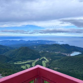 不安定な天気だからこそ、空と、雲と、海とのコントラストが美しい