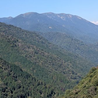 峠の上から能郷白山　5月には新緑やタムシバがきれい
