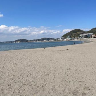 砂浜を歩いて逗子駅へ