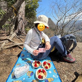 一年前の今日は初めて３人で山に登った日でした🙌山友さんから嬉しいプレゼントをいただきました🥰