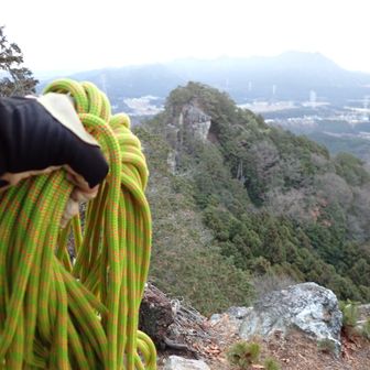 練習も兼ねて、30mロープをザックから出しました。
エーデルリッドの細いやつ。懸垂下降なら十分。