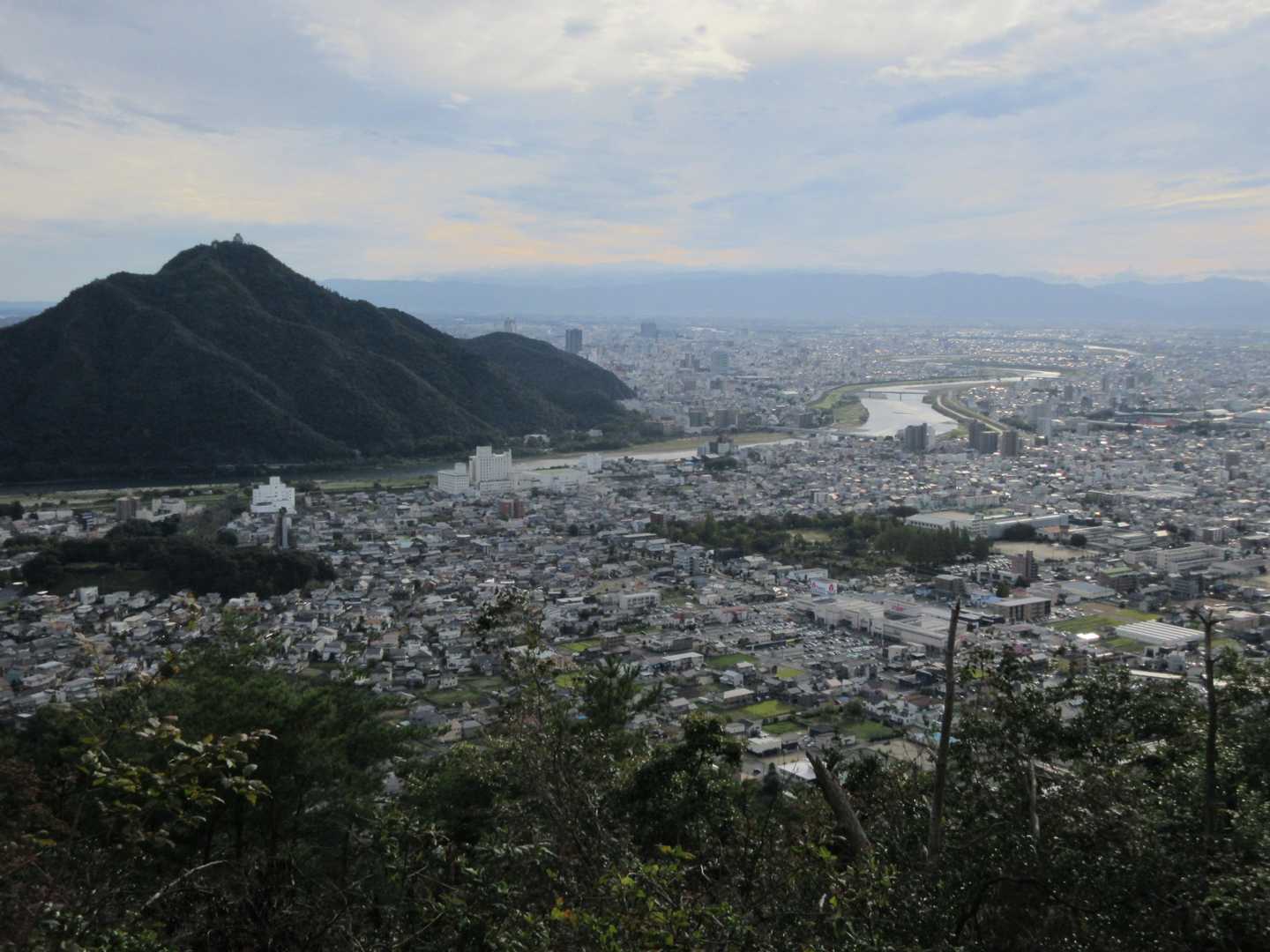 金華山、長良山、岐阜市街地