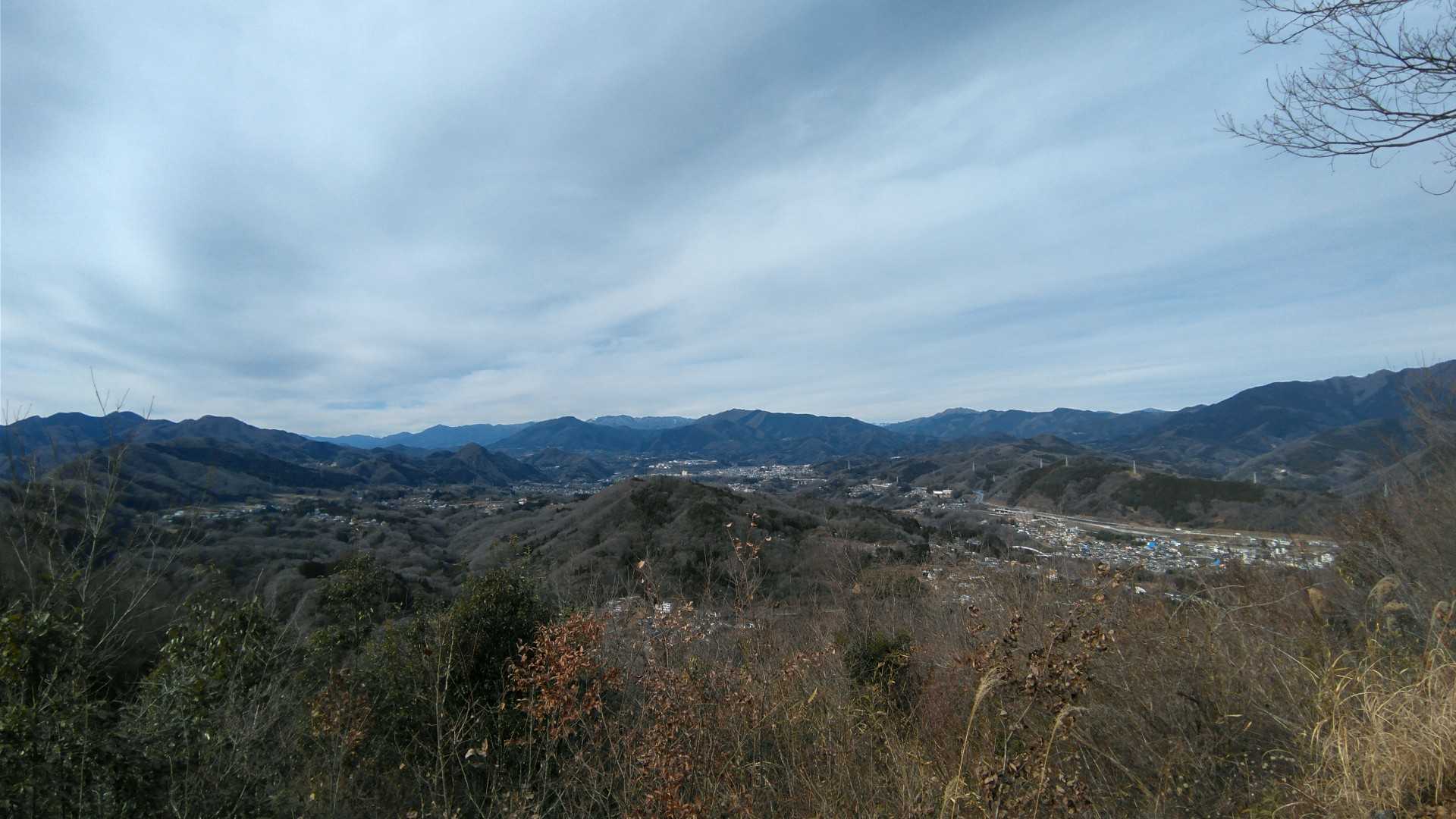 見晴らし良し！団体さんがお食事中で盛り上がっているため早々に退散。
