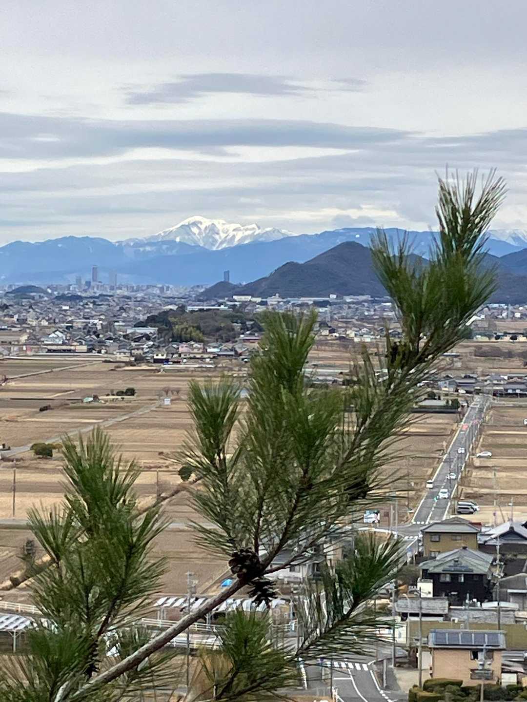 西に伊吹山が綺麗にみえます🤩