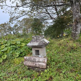 山頂🙌着きました〜🙏
この祠の物語が、