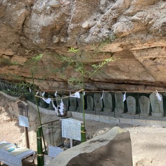 ズラーッと全員分あります。忠臣蔵にはあまり思い入れはありませんが、昔の大河ドラマで見た吉良上野介役を伊丹十三が演じていたのは印象に残ってますね。何も喋らなくても憎たらしく見えてしまうよう演じてましたね。役者としても凄い人でしたね。
その他忠臣蔵関連では立川志の輔の新作落語の忠臣グラっ　が好きですね。できるだけ討ち入り中止に持ち込みたいメンバーをお節介な江戸っ子達が勝手に盛り上がって外堀固めていく話ですが、見事に頭の中に映像が浮かび上がる流石の上手さでした。