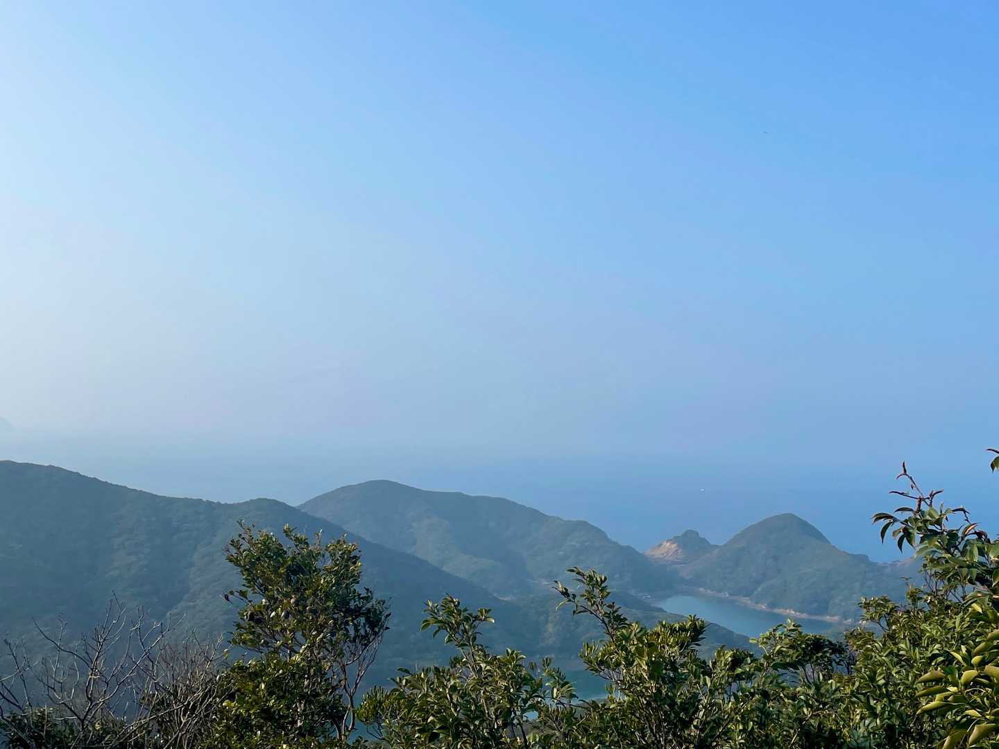 おー、チャレンジが報われた瞬間が遂に来たぁ〜😆
見たかった島の北側の景色を見られたよ〜😃
キレイだぁ〜😆
