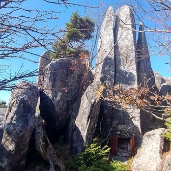 日の出岩