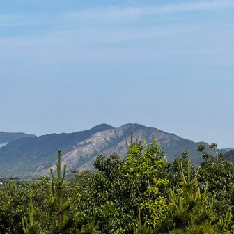 山頂から見た赤穂市最高峰の黒鉄山