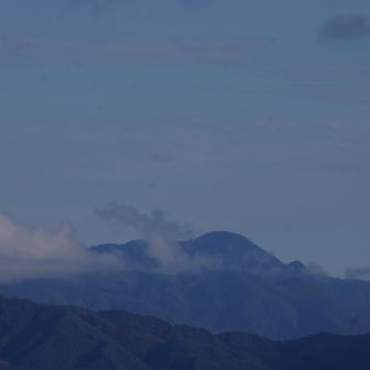 最近天気悪かったので、久しぶりに皇海山見えた。