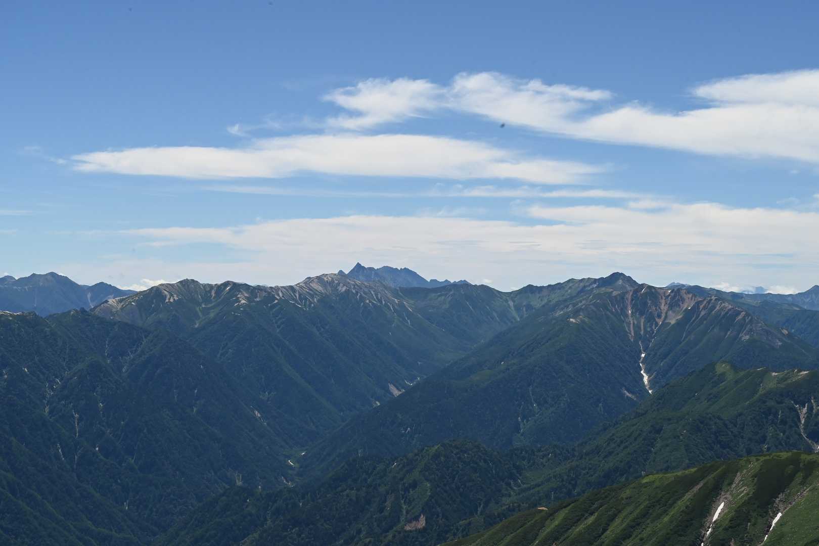 正面のトンガリは槍ヶ岳かな？多分