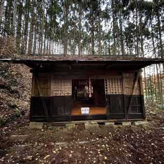 祠で安全祈願をして行きます♪