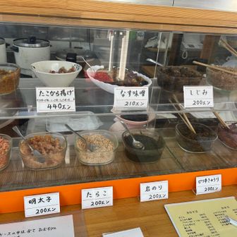 禾生駅(かせい)前の「おむすびのおおみや」

具材を選ぶと、その場で握ってくれます♪⸜🍙⸝

ちなみに、ご飯120gだそうです。

   ※木曜日定休日