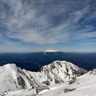 少し下って頂上山頂へ
