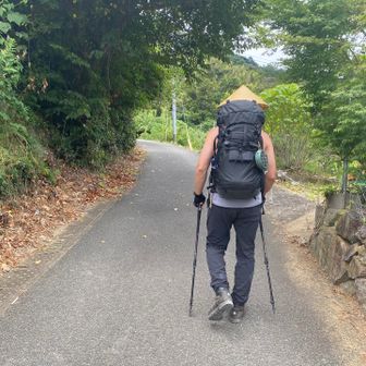 駐車場から登山口まではアスファルト
本日も旦那さまにリードしてもらう🙏ありがたい