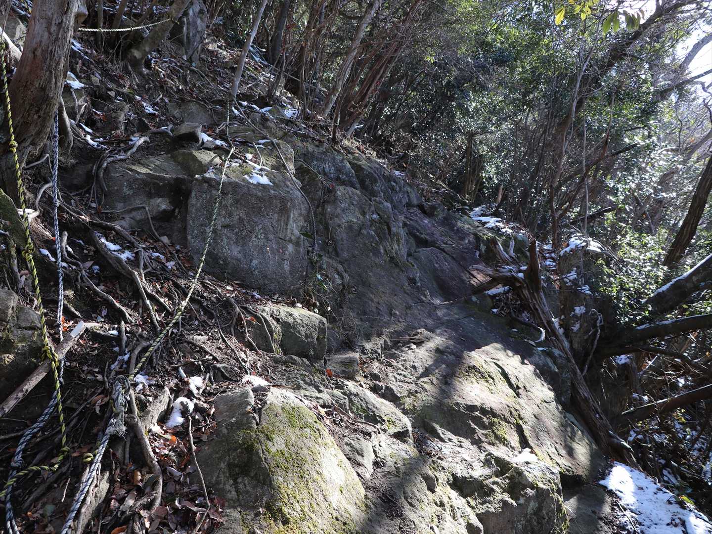 岩のトラバースも。