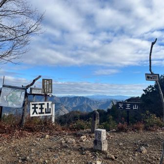 風もなく人もいなく静かな頂上。