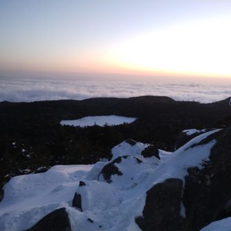 高見石からの朝焼け
白駒池がみえる～
雲海～