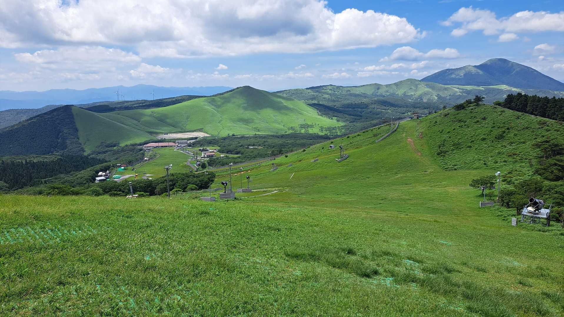 再び涌蓋山方面。スキーはここを滑るのかな？