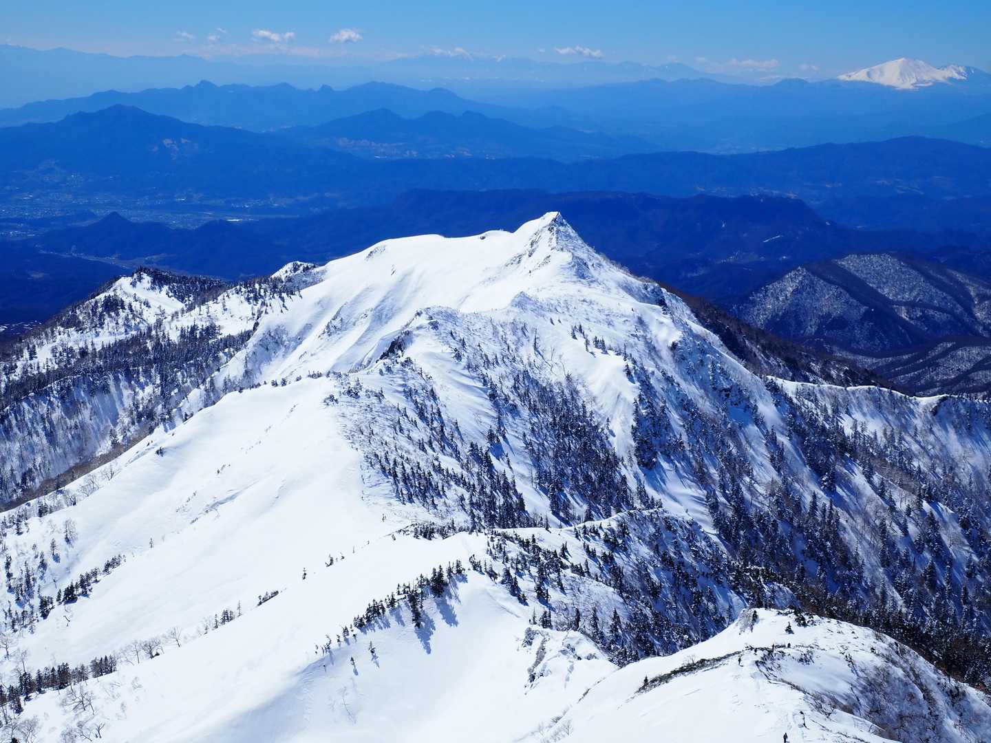 今回どこの景色も素敵だったけど、やはり剣ヶ峰の尖端が印象的だったので📸