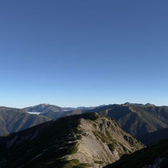 おそらく、抜戸岳山頂付近から撮影した双六岳、黒部五郎岳、水晶岳方面