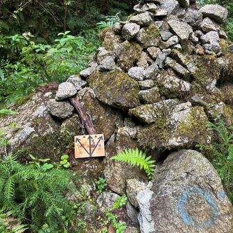 狼谷との分岐
ケルンの手前を左に行く方が歩きやすいかも