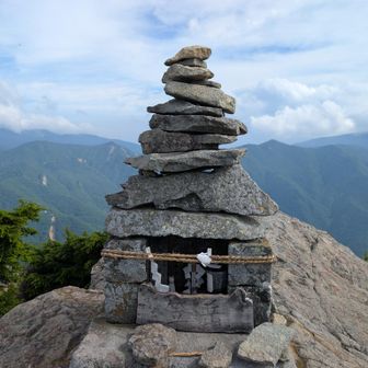 山頂の祠⁉️🙏