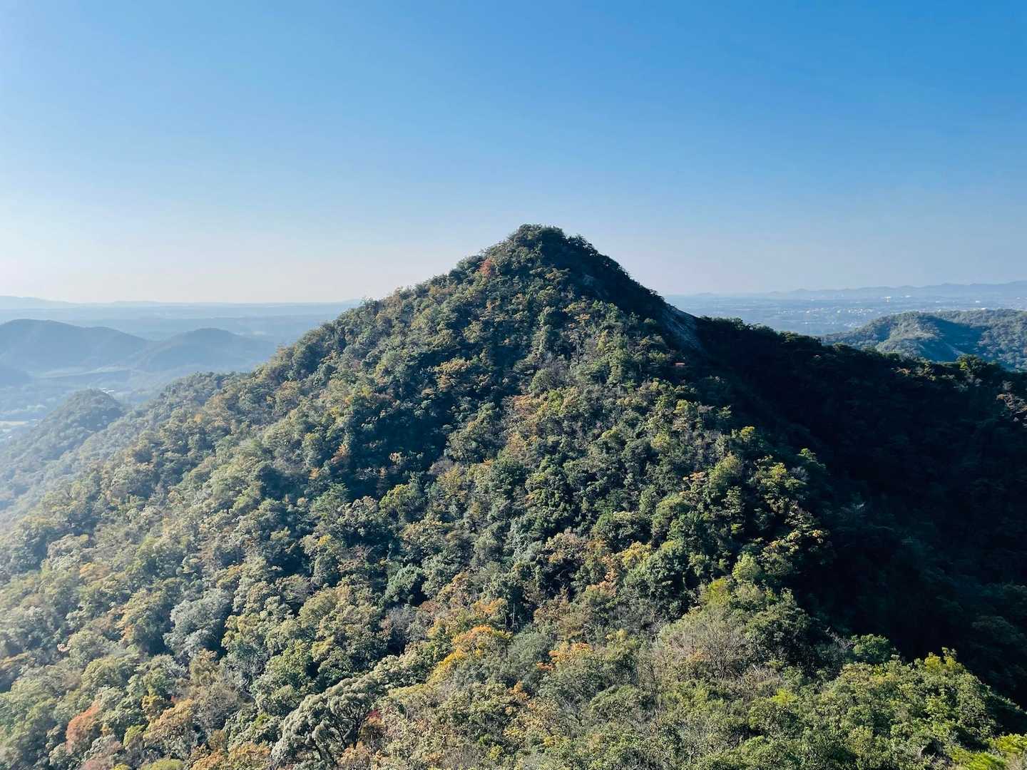 少し進んでP298のカッコいい山容を振り返る⛰️
ここも良き名前を付けていただきたい🙇‍♂️