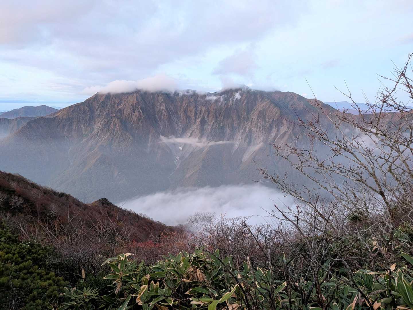 白毛門登山口-松ノ木沢ノ頭-白毛門-笠ヶ岳-大烏帽子-朝日 周回コースの写真