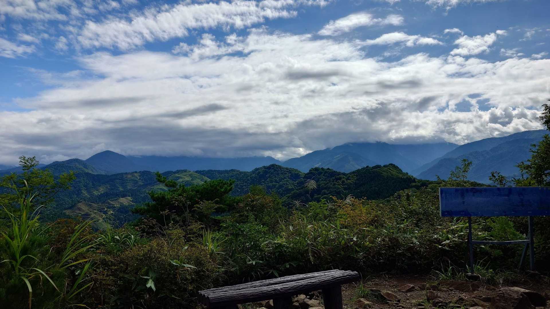 尖山往復 | 「富山のピラミッド」UFO伝説と布倉姫が宿る、立山連峰を仰ぐ里山の写真